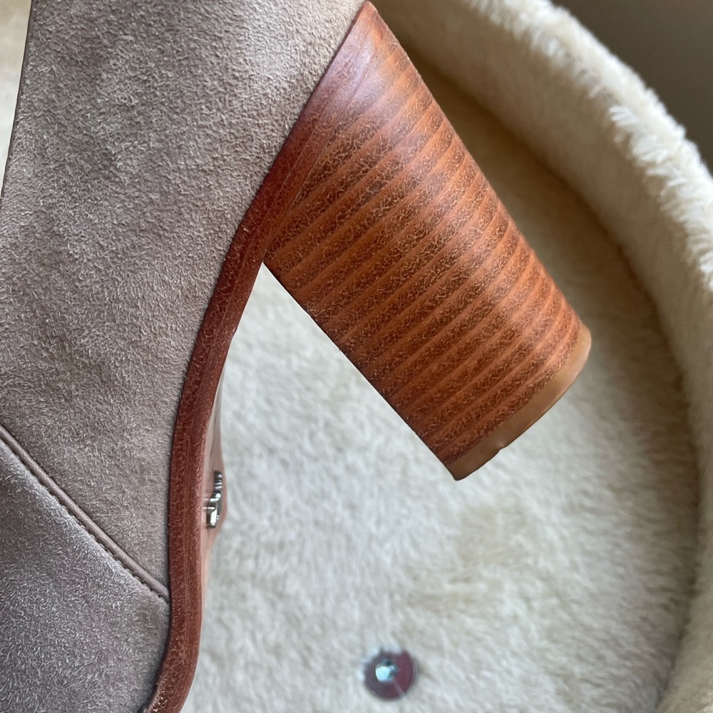Schutz Suede Woman’s Shoes in Sz 7 with a leather Sole - Picture 4 of 10